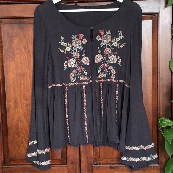 American Eagle Outfitters Tops - American Eagle Outfitters Bohemian Embroidery bell sleeve babydoll style blouse